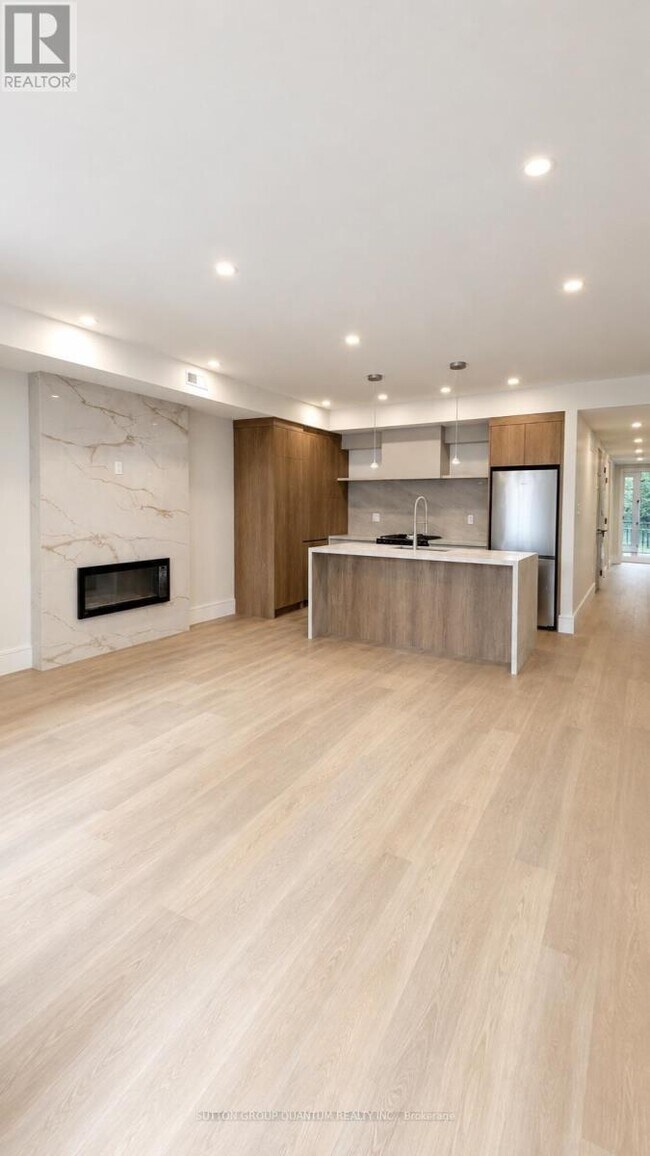 Photo du bâtiment - 43 Elmwood Ave N