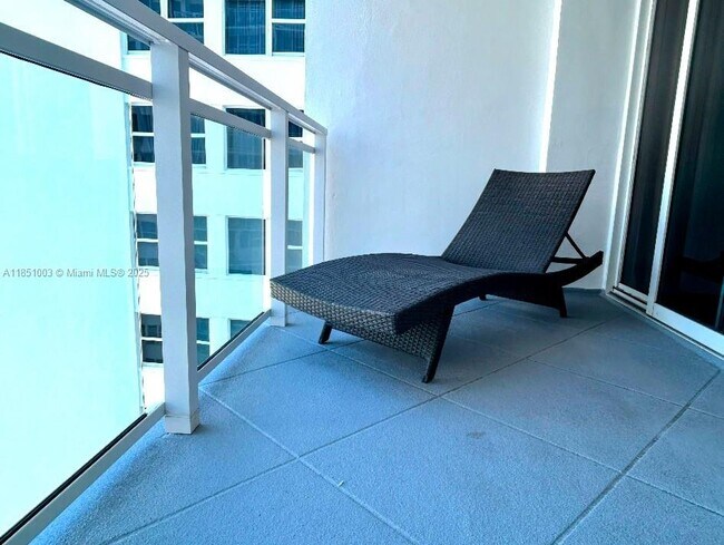 Building Photo - 2030 S Ocean Dr