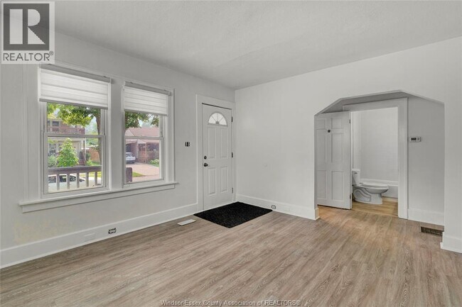 Building Photo - 842-844 ELLROSE AVENUE Unit# DUPLEX