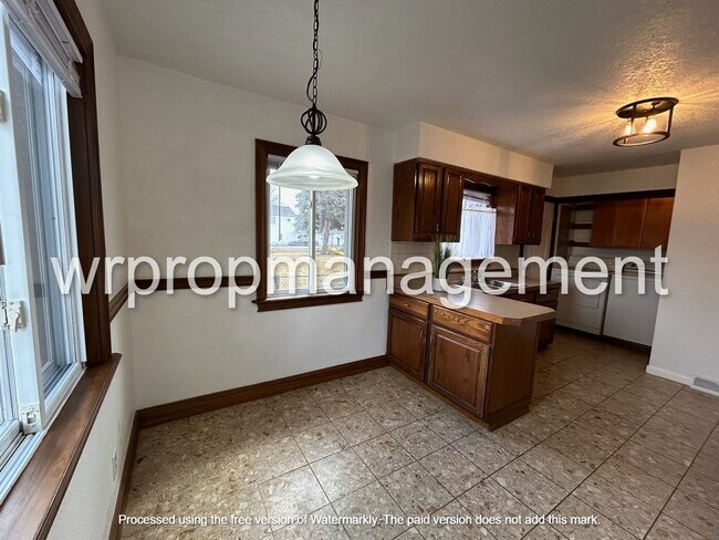 Foto del edificio - 3 Bed | 1 Bath | Detached 2-Car Garage | Washington Local Schools