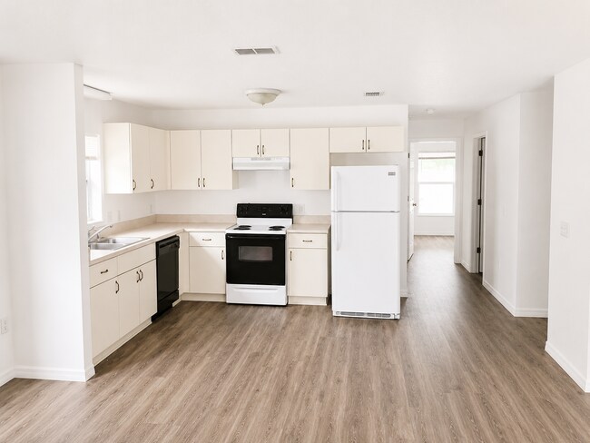 Building Photo - 38627 Rose Ln