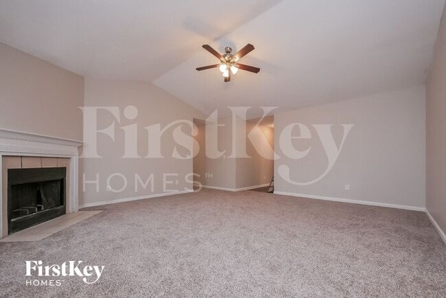 Foto del edificio - 732 Four Winds Ln