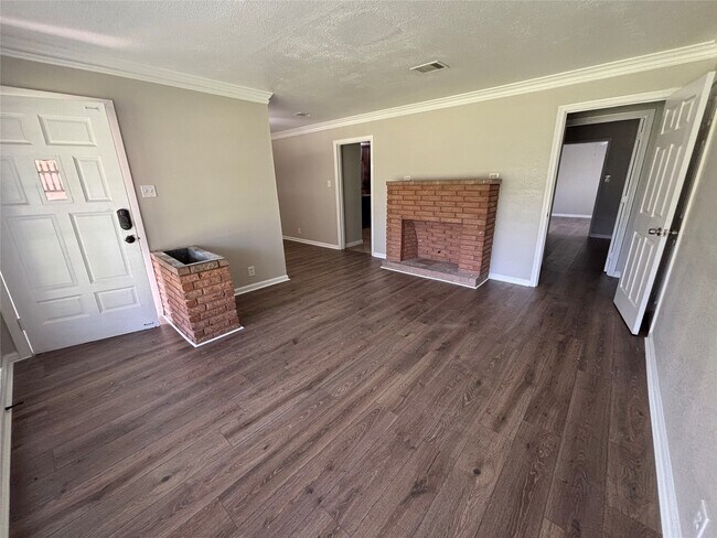 Foto del edificio - 5827 Reed Rd