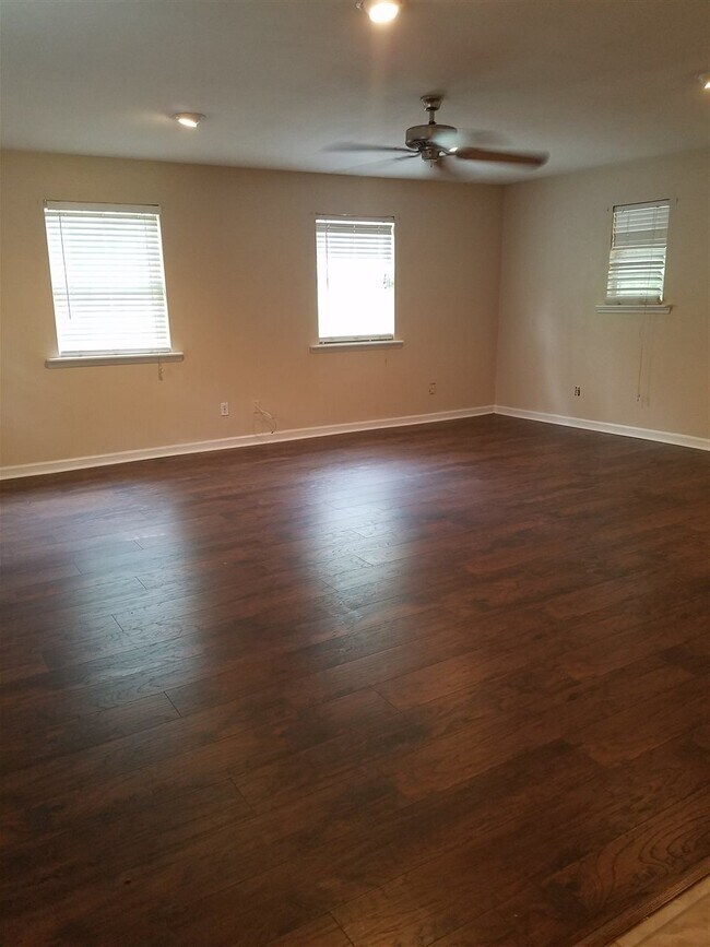 Foto del edificio - 5620 Westview Ln
