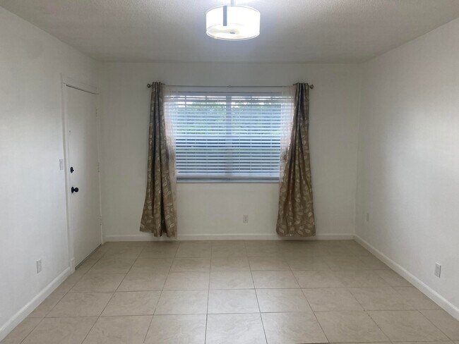 Foto del edificio - 298 SW 6th St