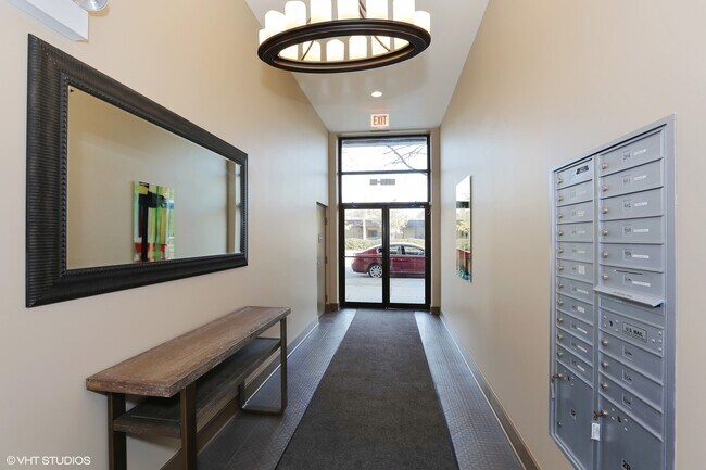 Building Photo - 5766 N Lincoln Ave