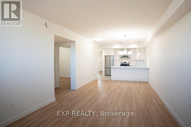 Building Photo - 364 Hazel Cres