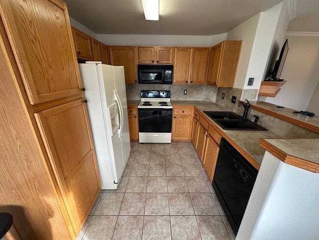 Building Photo - Cozy 2 Bed 2 Bath