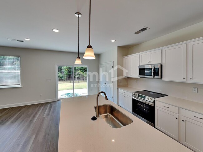 Foto del edificio - 6043 Rosemore Ln