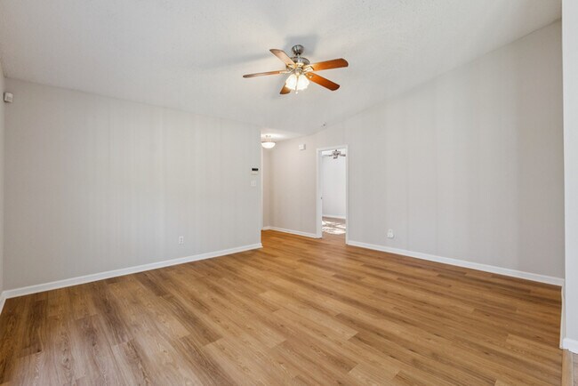 Building Photo - Beautiful ranch style home 3bed 2 bath with easy access to I-485