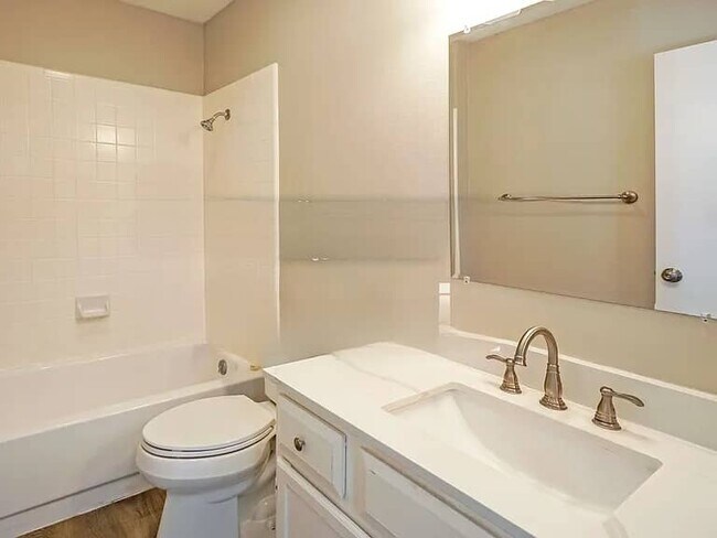 Building Photo - 3315 Cadbury Dr