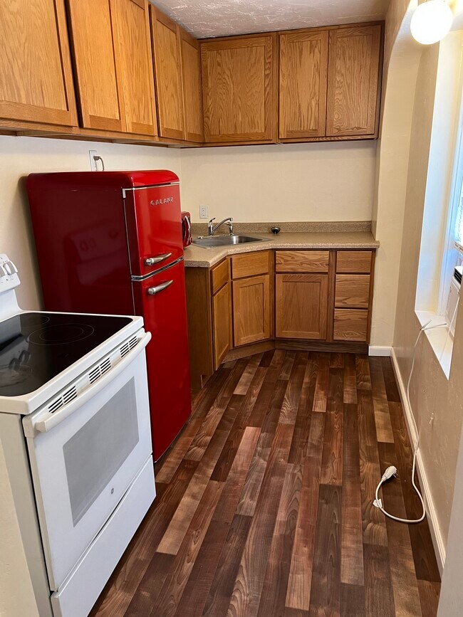 Kitchen - 125 E 100 N