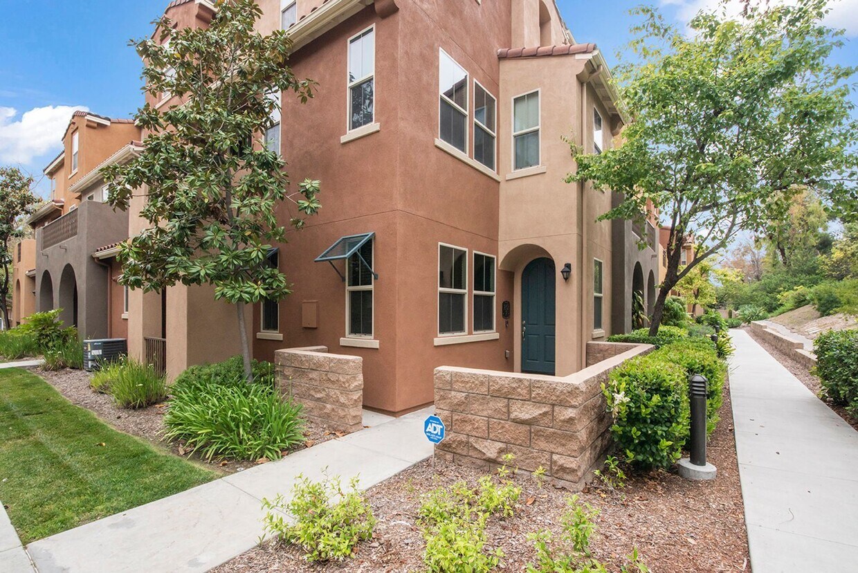 Primary Photo - 3 br, 3.5 bath House - 1862 Hazel Ct Unit 7