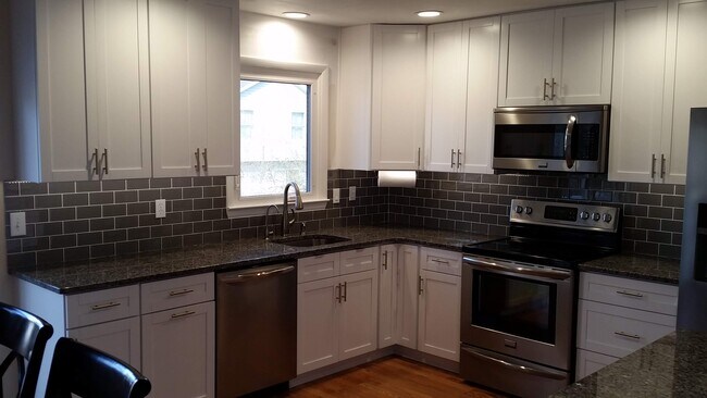 Foto del edificio - 414 Fairmount Dr