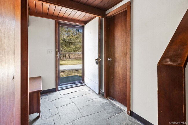 Foto del edificio - 304 Lake Lodge Dr