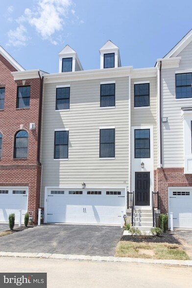 Building Photo - 18 Parkview Cir.
