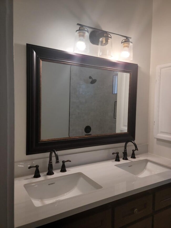main bath - 376 S Oakland Ave