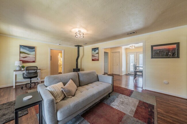 Building Photo - 2157 W Lotus Ave