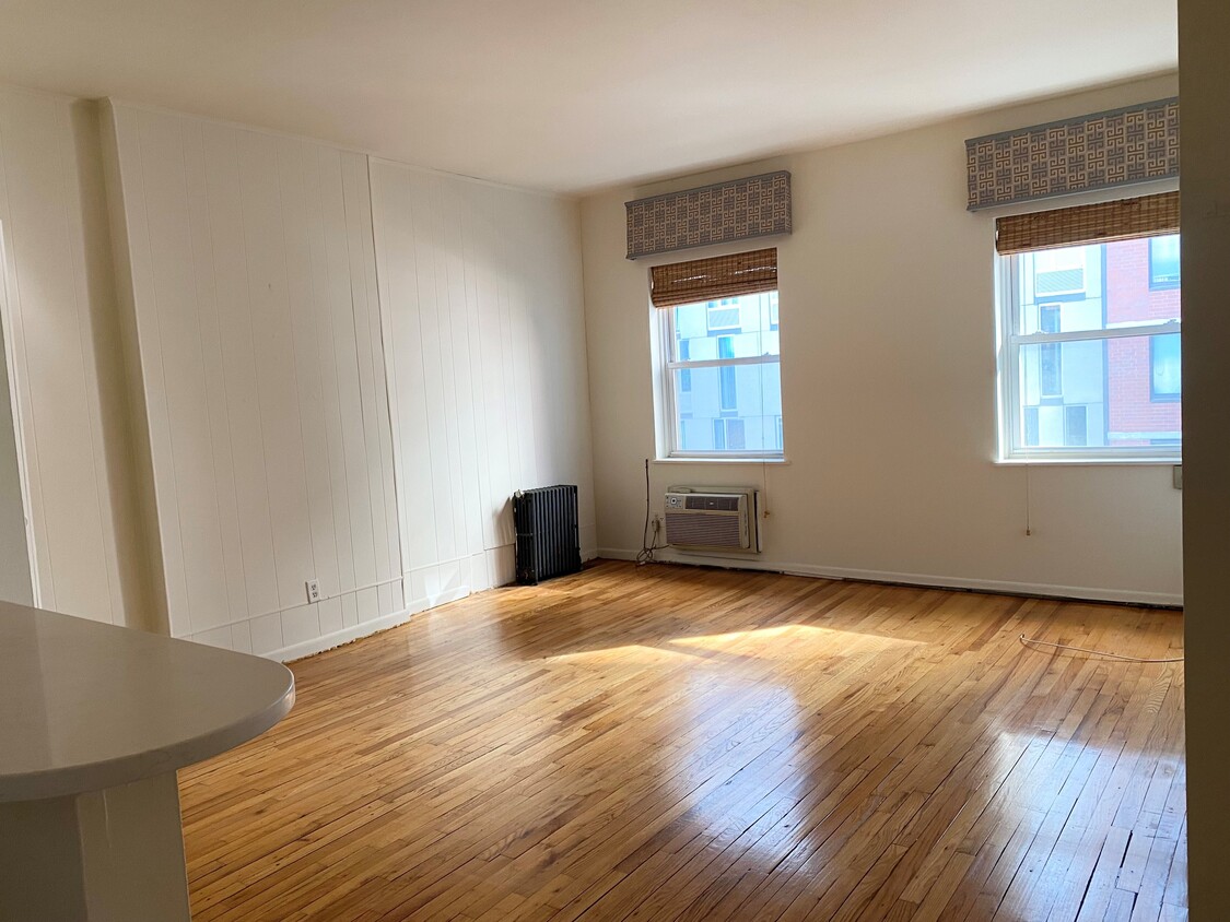 Building Photo - Brooklyn Heights One Bedroom