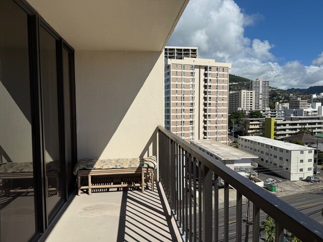 Foto del edificio - Furnished one bedroom with secured parking