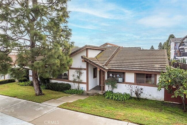 Building Photo - 5166 Dunbar Dr