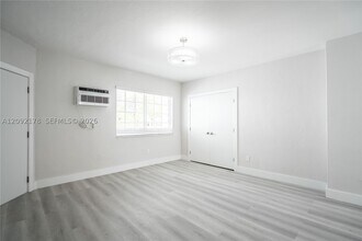 Building Photo - 2418 Flamingo Dr