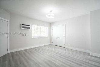 Building Photo - 2418 Flamingo Dr