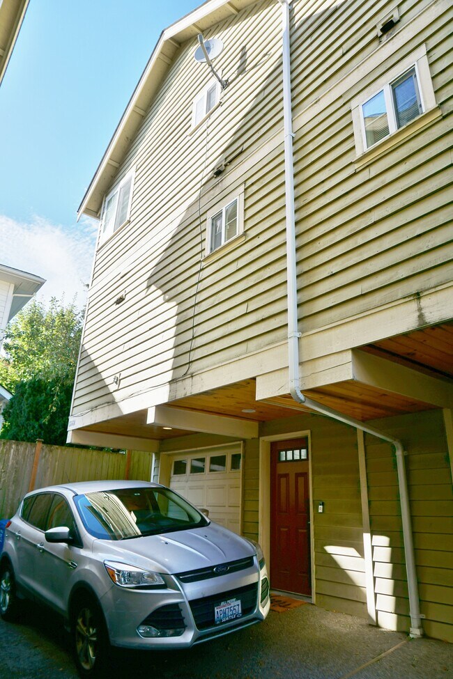 Building Photo - 506 N 46th St