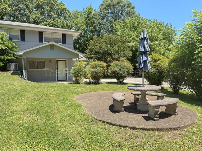Photo - 409 Longview Dr Townhome