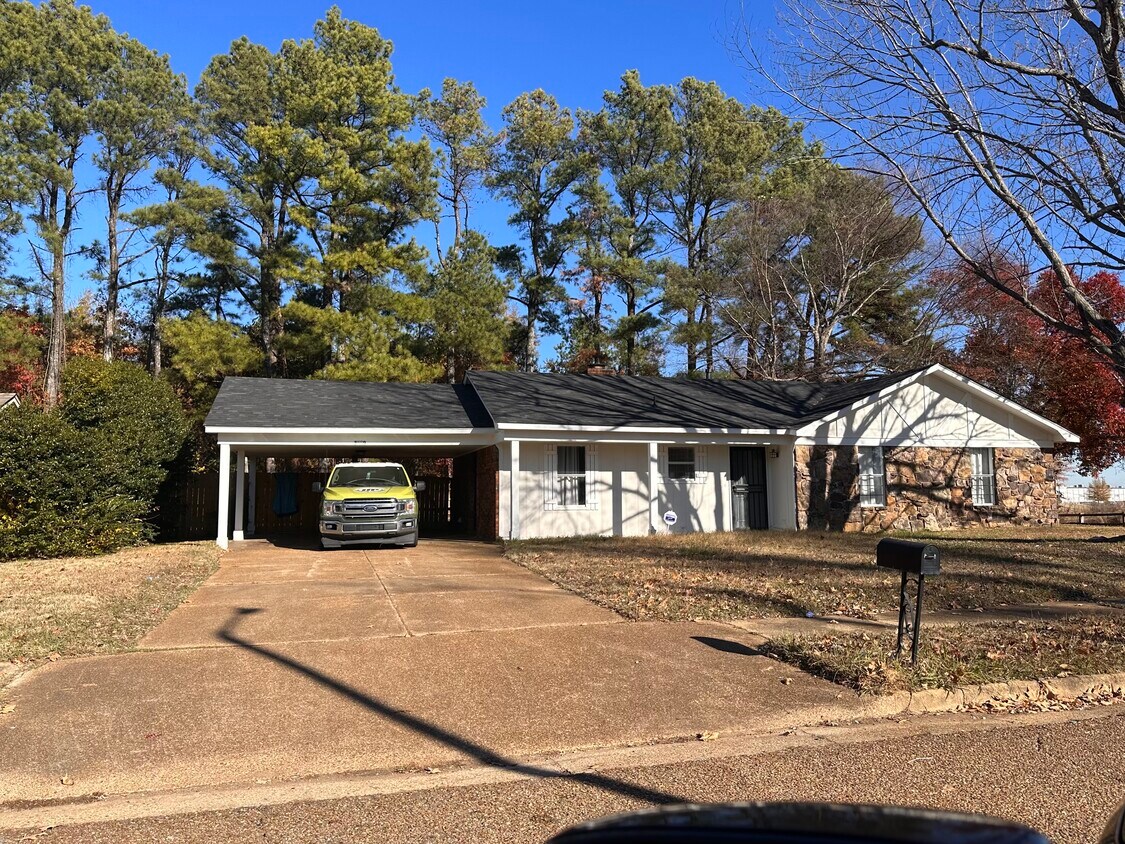Primary Photo - 3250 Aquarius Ave