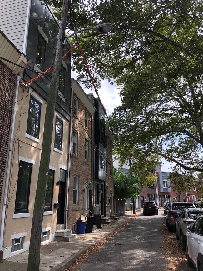 Building Photo - 428 Sepviva St