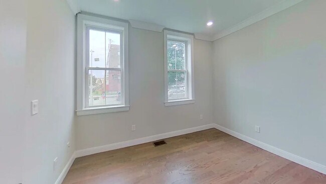 Building Photo - Beautiful Updated 2 bed 1 bath in Roxbury