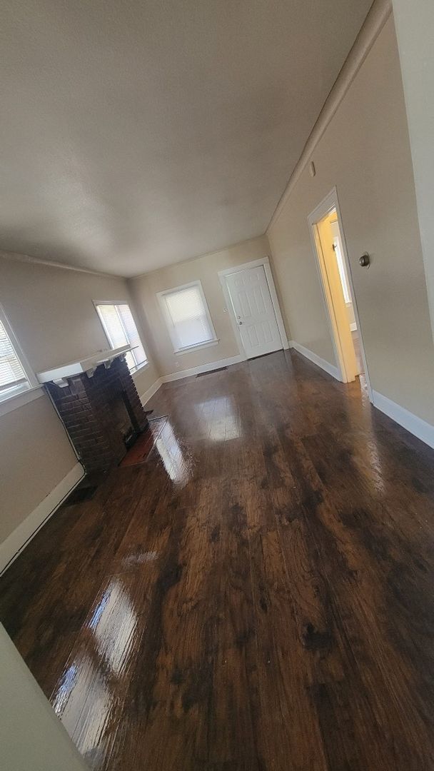 Building Photo - Discover Your 2-Bedroom Dream Home in DeVe...