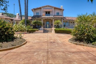 Building Photo - 1220 Bassi Dr