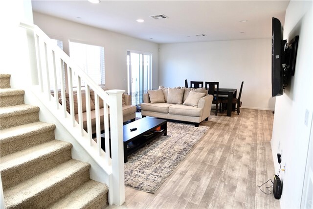Building Photo - 2881 E La Avenida Dr