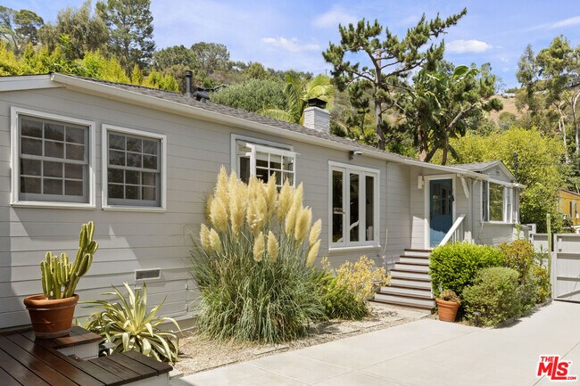 Foto del edificio - 8534 Walnut Dr