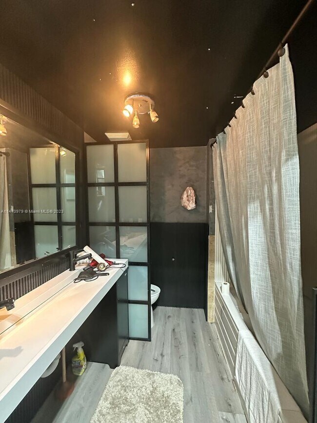 Foto del edificio - 690 SW 1st Ct