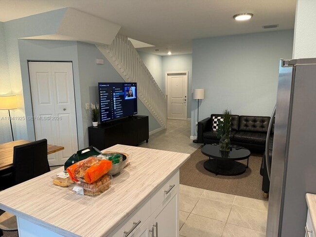 Building Photo - 887 NE 211th St