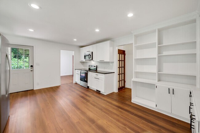 Foto del edificio - 3407 Batavia St