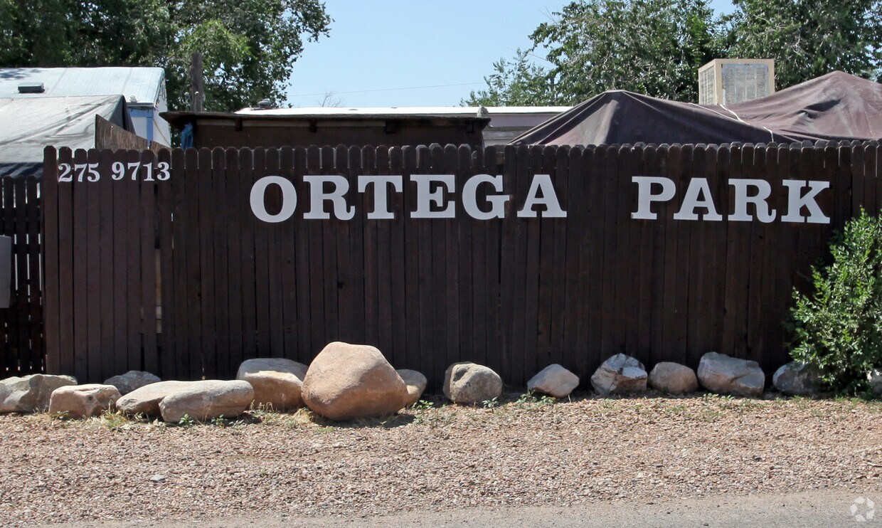 Foto del edificio - 118 Ortega Rd NW