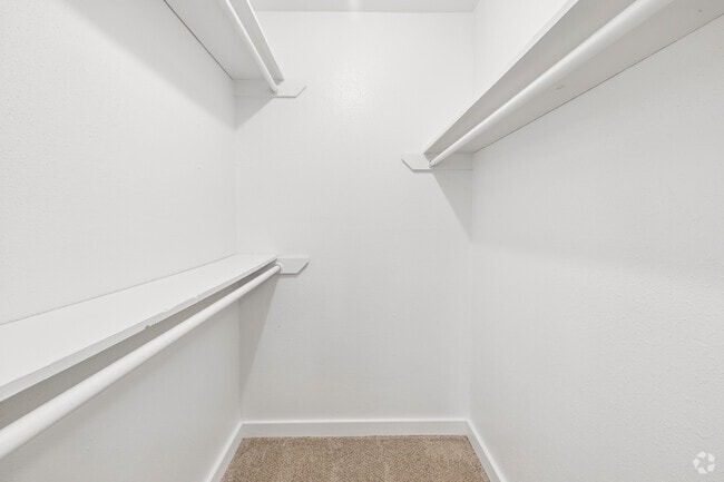 Estudio, 1 baño - 711 pies cuadrados - Armario principal - Biltmore Park Apartments