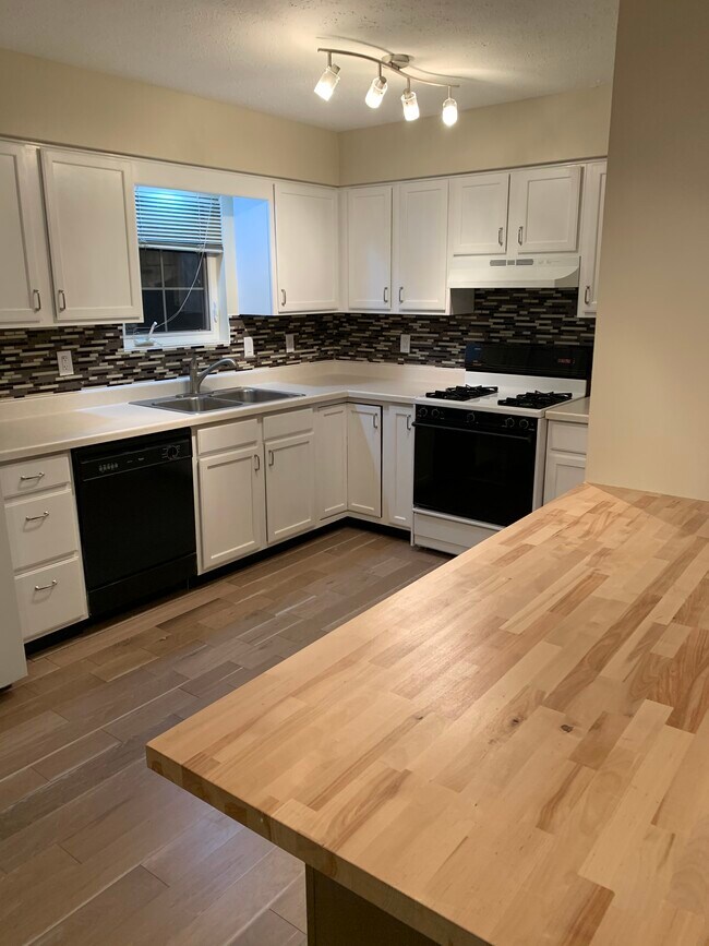 Foto del edificio - 1914 Remington Rd