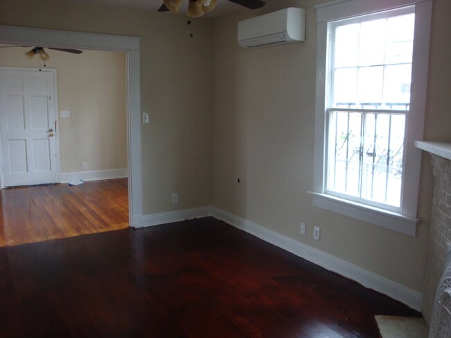 Building Photo - 2127 Laurel St