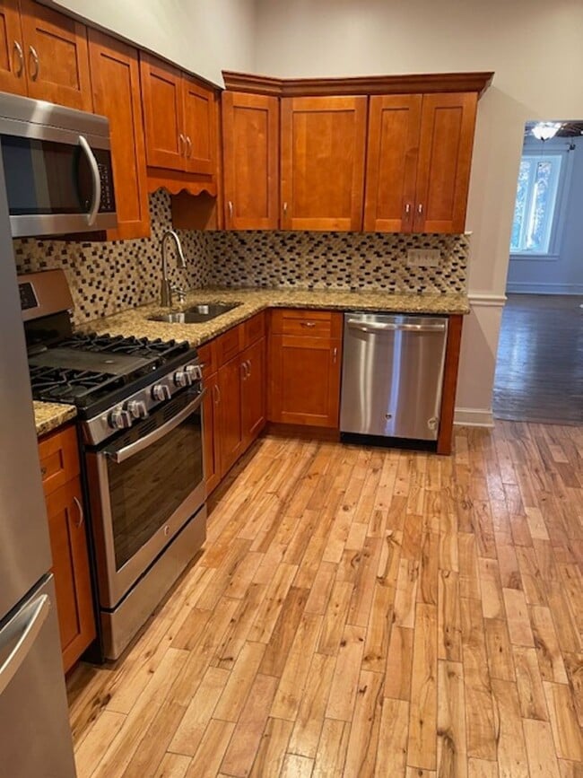 Building Photo - Recently Remodeled 3 Bedroom Home
