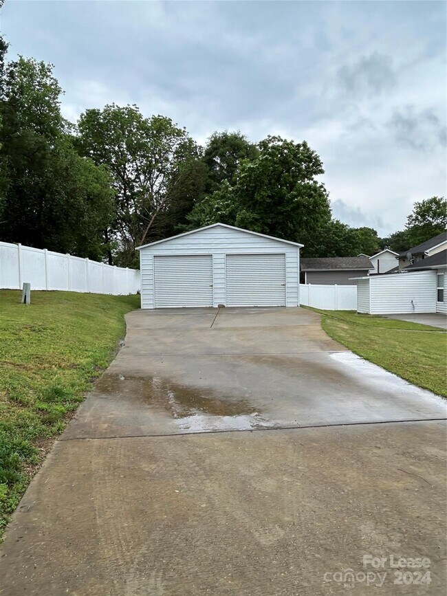 Building Photo - 2901 Rural Hill Court