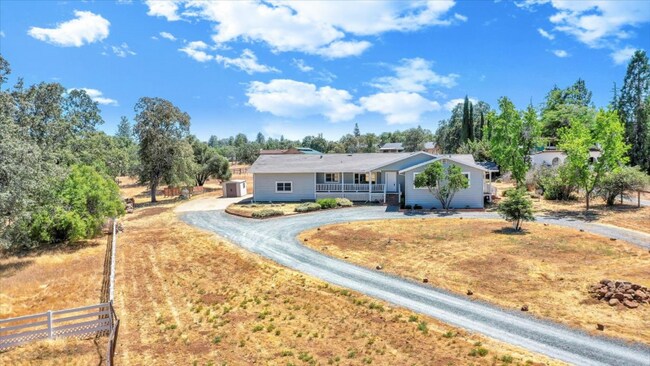 Foto del edificio - 21179 Hemlock St