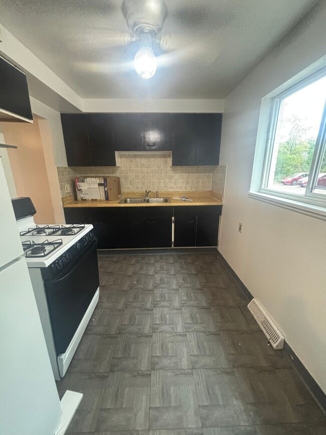 Building Photo - 23673 Banbury Cir