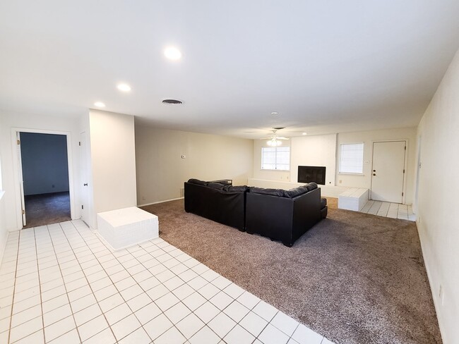 Foto del edificio - 2900 Goddard Pl