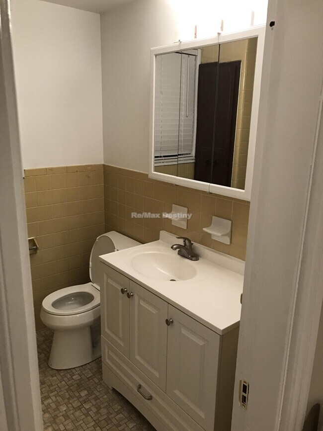 Building Photo - 9 Willoughby St