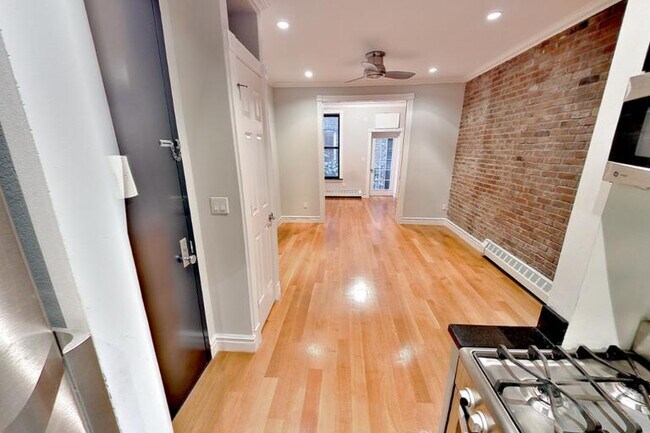 Foto del edificio - 219 E 28th St